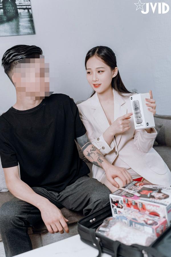    JVID婕咪：职场风干练白西装推销员，御姐诱惑互动，大尺度飞机杯激情演示，完美身材尽显极致魅惑第14张图片
