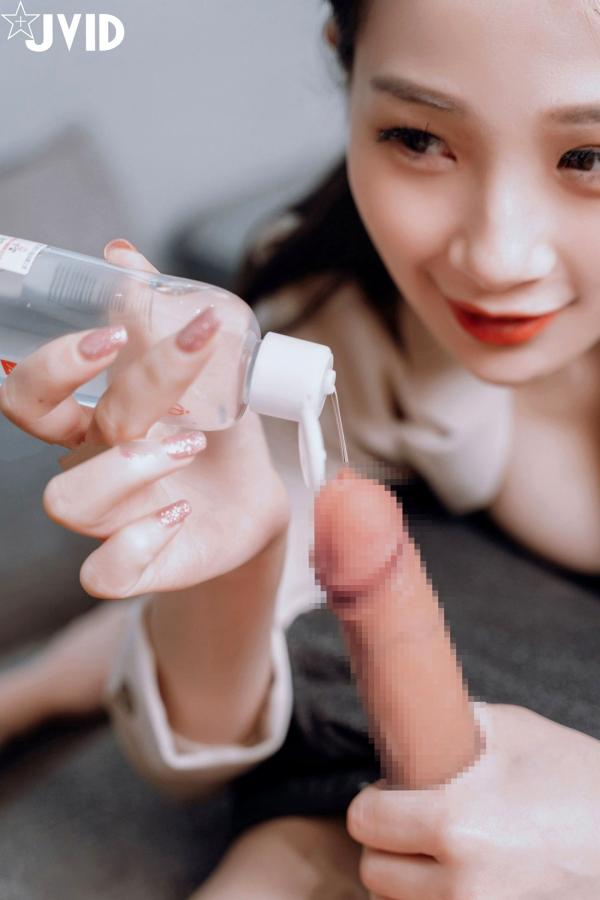    JVID婕咪：职场风干练白西装推销员，御姐诱惑互动，大尺度飞机杯激情演示，完美身材尽显极致魅惑第27张图片