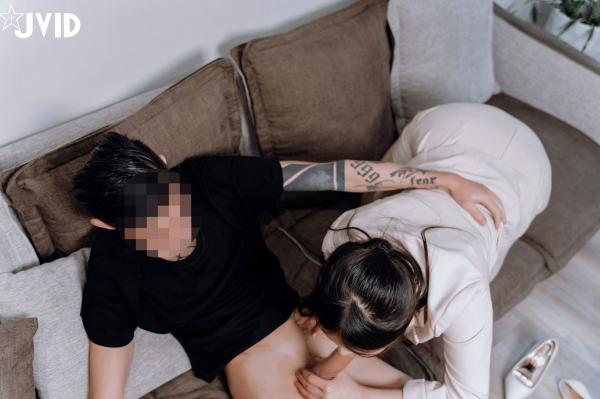    JVID婕咪：职场风干练白西装推销员，御姐诱惑互动，大尺度飞机杯激情演示，完美身材尽显极致魅惑第36张图片