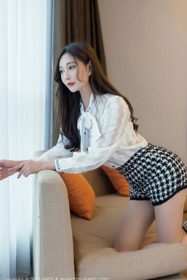    IMiss爱蜜社Lavinia肉肉都市OL制服主题，白衬衫搭配黑格短裙显气质美腿，丝袜诱惑职场穿搭系列第13张图片