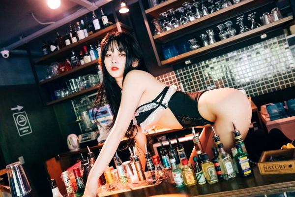    韩国美女琪雅Zia酒吧诱惑写真，性感蕾丝内衣制服诱惑，撩人吧台氛围感大片第7张图片