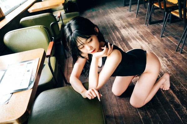    韩国美女琪雅Zia酒吧诱惑写真，性感蕾丝内衣制服诱惑，撩人吧台氛围感大片第82张图片