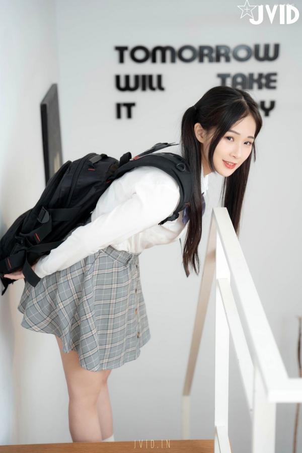    JVID-婕咪-我喜欢在学长的胯下-穿着制服让学长插入乱操-No.615第1张图片