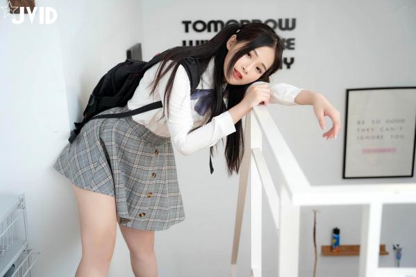   JVID-婕咪-我喜欢在学长的胯下-穿着制服让学长插入乱操-No.615第2张图片