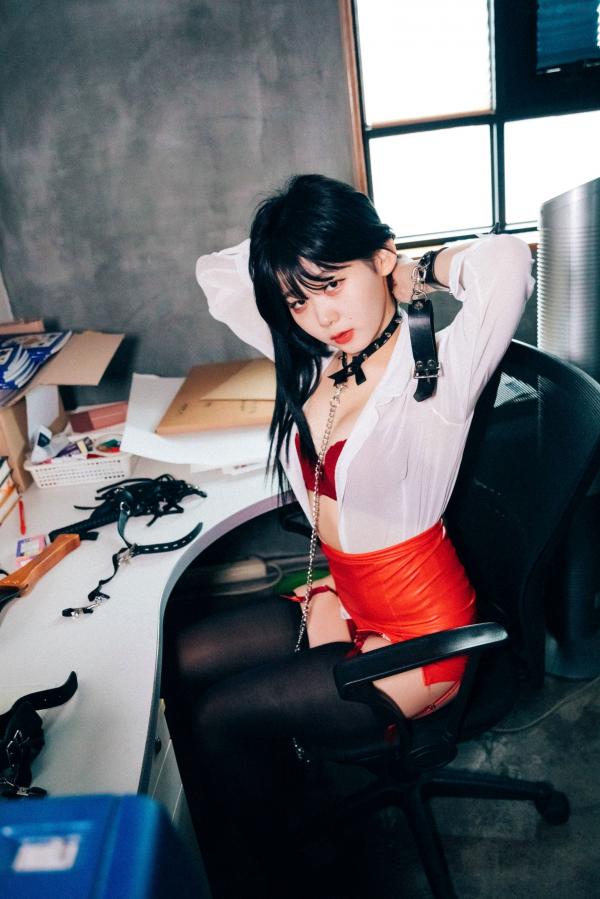    韩国美女-琪雅-Zia-办公室制服诱惑系列，职场禁锢风，黑丝长腿，大尺度唯美展现第13张图片