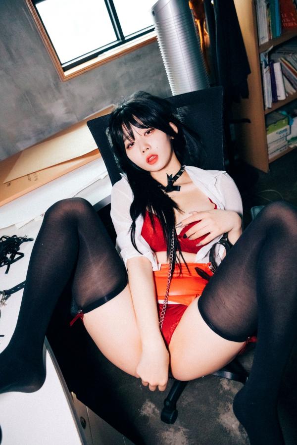    韩国美女-琪雅-Zia-办公室制服诱惑系列，职场禁锢风，黑丝长腿，大尺度唯美展现第20张图片