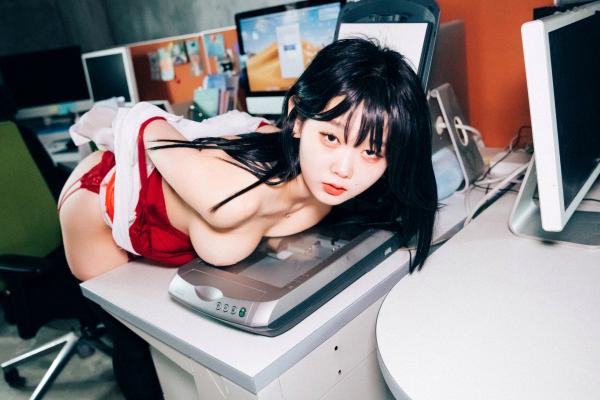    韩国美女-琪雅-Zia-办公室制服诱惑系列，职场禁锢风，黑丝长腿，大尺度唯美展现第37张图片