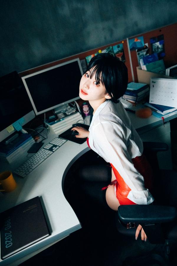    韩国美女-琪雅-Zia-办公室制服诱惑系列，职场禁锢风，黑丝长腿，大尺度唯美展现第52张图片