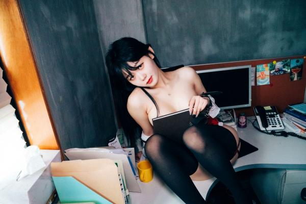    韩国美女-琪雅-Zia-办公室制服诱惑系列，职场禁锢风，黑丝长腿，大尺度唯美展现第57张图片