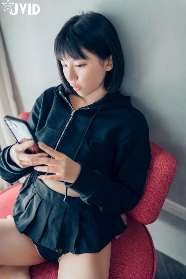    JVID果寶寶与妍妍闺蜜私房大片：清新唯美双生花，展现治愈系极品尤物的曼妙身姿与极致性感诱惑第2张图片