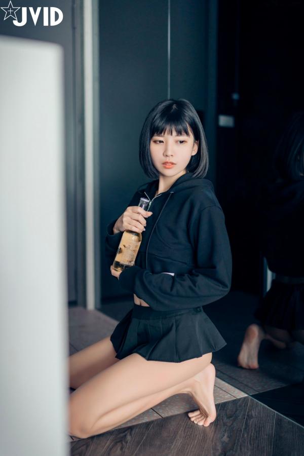    JVID果寶寶与妍妍闺蜜私房大片：清新唯美双生花，展现治愈系极品尤物的曼妙身姿与极致性感诱惑第4张图片