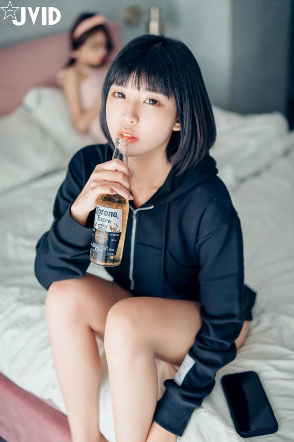    JVID果寶寶与妍妍闺蜜私房大片：清新唯美双生花，展现治愈系极品尤物的曼妙身姿与极致性感诱惑第10张图片