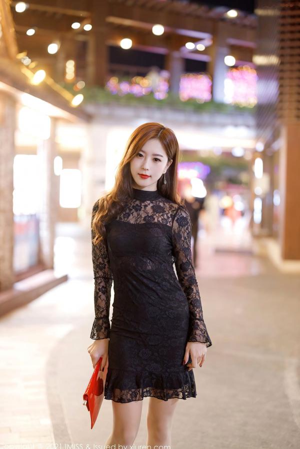    IMiss爱蜜社546期：杨紫嫣Cynthia黑色镂空蕾丝连衣短裙街拍私房，气质女神演绎极致魅惑与透肉美腿第5张图片
