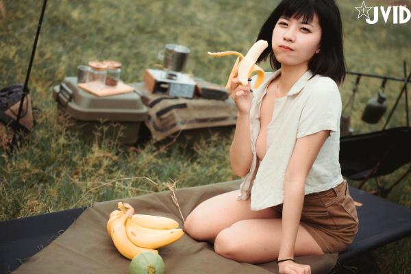    JVID果宝宝-和你一起趣露营：野外露营风格，硬派越野车与清纯少女，私密写真，极品大尺度性感诱惑第20张图片