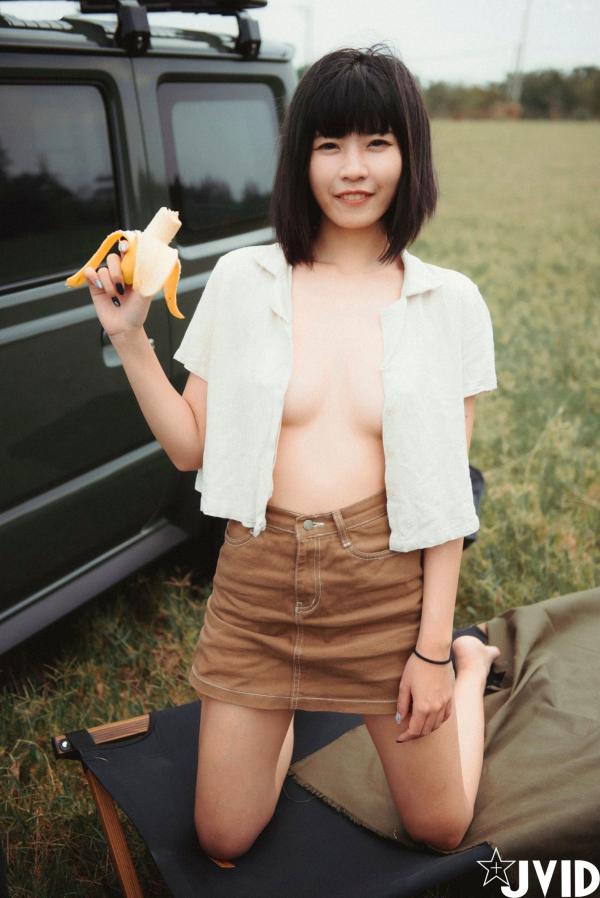    JVID果宝宝-和你一起趣露营：野外露营风格，硬派越野车与清纯少女，私密写真，极品大尺度性感诱惑第21张图片