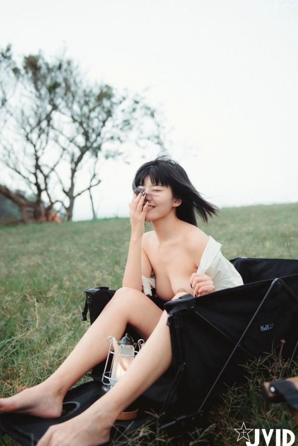    JVID果宝宝-和你一起趣露营：野外露营风格，硬派越野车与清纯少女，私密写真，极品大尺度性感诱惑第36张图片