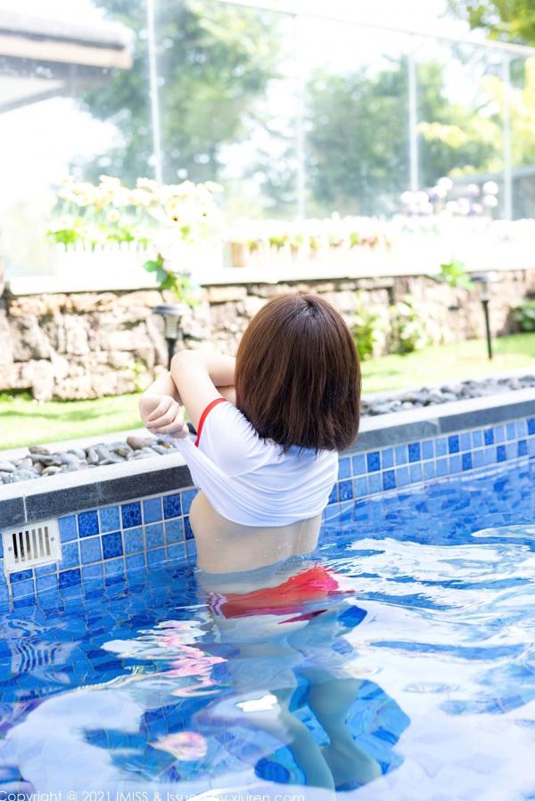    IMiss爱蜜社-542-九月生：户外运动装泳池湿身写真，白T短裤展现极致青春诱惑第53张图片