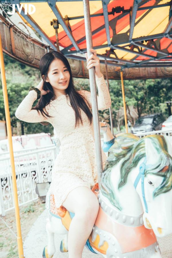    JVID-婕咪-日租女友：游乐园浪漫约会与诱惑床照，清纯与大尺度的双重极致视觉体验第2张图片