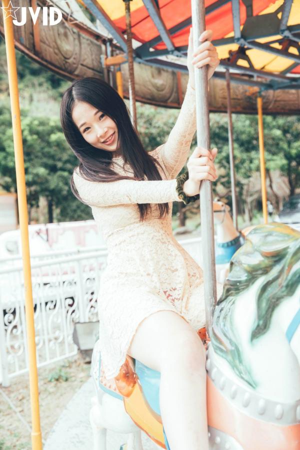    JVID-婕咪-日租女友：游乐园浪漫约会与诱惑床照，清纯与大尺度的双重极致视觉体验第3张图片