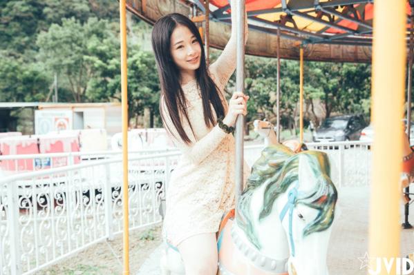    JVID-婕咪-日租女友：游乐园浪漫约会与诱惑床照，清纯与大尺度的双重极致视觉体验第4张图片