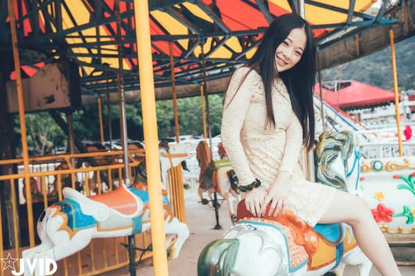    JVID-婕咪-日租女友：游乐园浪漫约会与诱惑床照，清纯与大尺度的双重极致视觉体验第8张图片