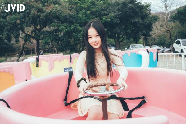    JVID-婕咪-日租女友：游乐园浪漫约会与诱惑床照，清纯与大尺度的双重极致视觉体验第10张图片