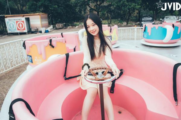    JVID-婕咪-日租女友：游乐园浪漫约会与诱惑床照，清纯与大尺度的双重极致视觉体验第11张图片
