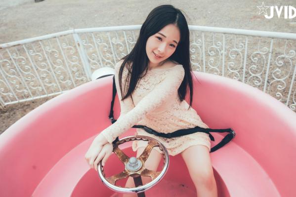    JVID-婕咪-日租女友：游乐园浪漫约会与诱惑床照，清纯与大尺度的双重极致视觉体验第16张图片