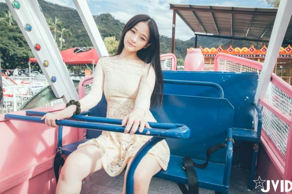    JVID-婕咪-日租女友：游乐园浪漫约会与诱惑床照，清纯与大尺度的双重极致视觉体验第30张图片