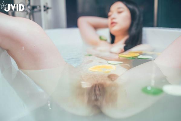    JVID-婕咪-日租女友：游乐园浪漫约会与诱惑床照，清纯与大尺度的双重极致视觉体验第113张图片
