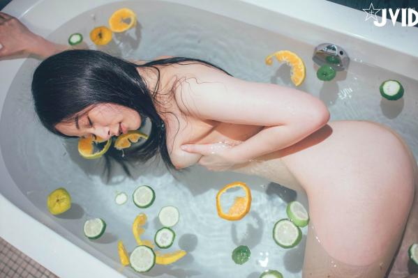    JVID-婕咪-日租女友：游乐园浪漫约会与诱惑床照，清纯与大尺度的双重极致视觉体验第121张图片