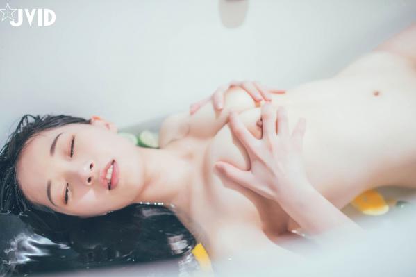    JVID-婕咪-日租女友：游乐园浪漫约会与诱惑床照，清纯与大尺度的双重极致视觉体验第129张图片