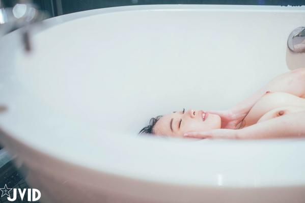    JVID-婕咪-日租女友：游乐园浪漫约会与诱惑床照，清纯与大尺度的双重极致视觉体验第134张图片