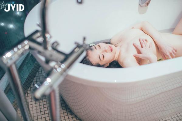    JVID-婕咪-日租女友：游乐园浪漫约会与诱惑床照，清纯与大尺度的双重极致视觉体验第137张图片