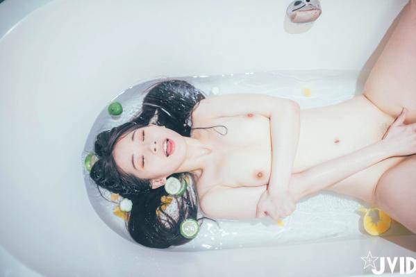    JVID-婕咪-日租女友：游乐园浪漫约会与诱惑床照，清纯与大尺度的双重极致视觉体验第157张图片