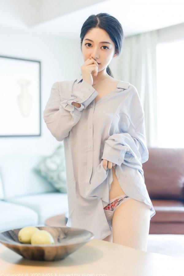   IMiss爱蜜社499期：小热巴居家私房写真，浅色衬衫下美腿诱惑，尽显清纯风情，无圣光大尺度呈现，极致温柔与性感并存第50张图片