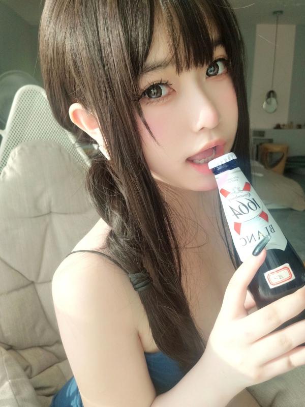    女主K-乘凉的姐姐：修身蓝裙家居私房写真，童颜巨乳清纯与性感的完美碰撞第74张图片