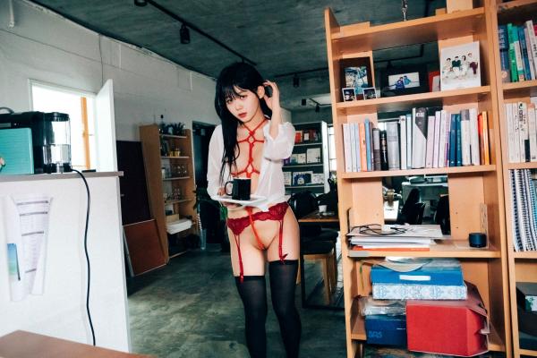    韩国美女琪雅Zia绳缚卷：红色蕾丝内衣搭配黑丝私房写真，极致火辣身材诱惑大尺度艺术摄影第2张图片