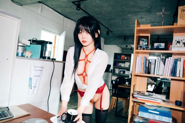    韩国美女琪雅Zia绳缚卷：红色蕾丝内衣搭配黑丝私房写真，极致火辣身材诱惑大尺度艺术摄影第4张图片