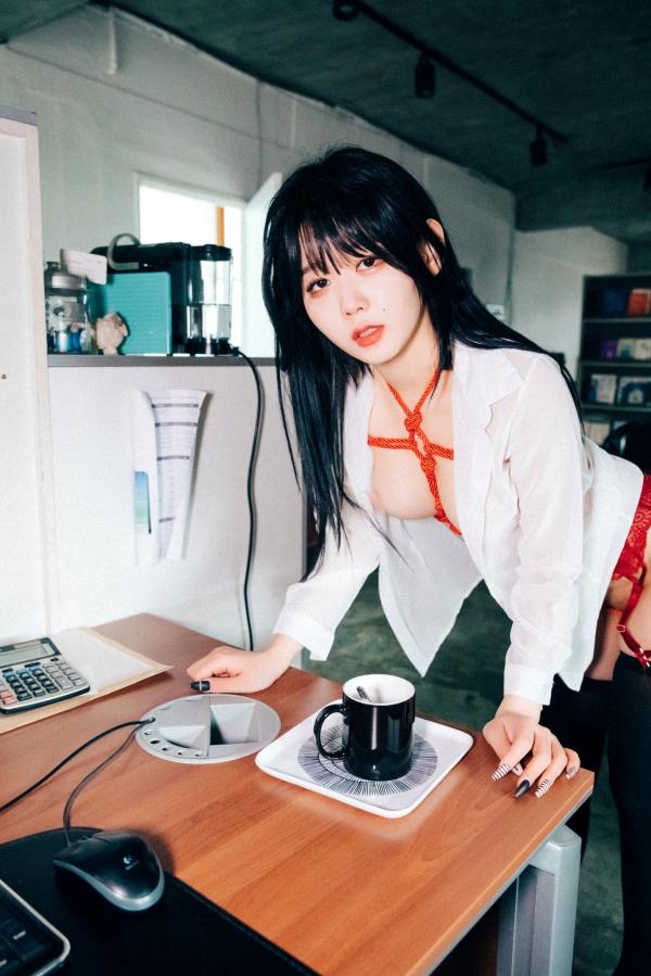    韩国美女琪雅Zia绳缚卷：红色蕾丝内衣搭配黑丝私房写真，极致火辣身材诱惑大尺度艺术摄影第5张图片