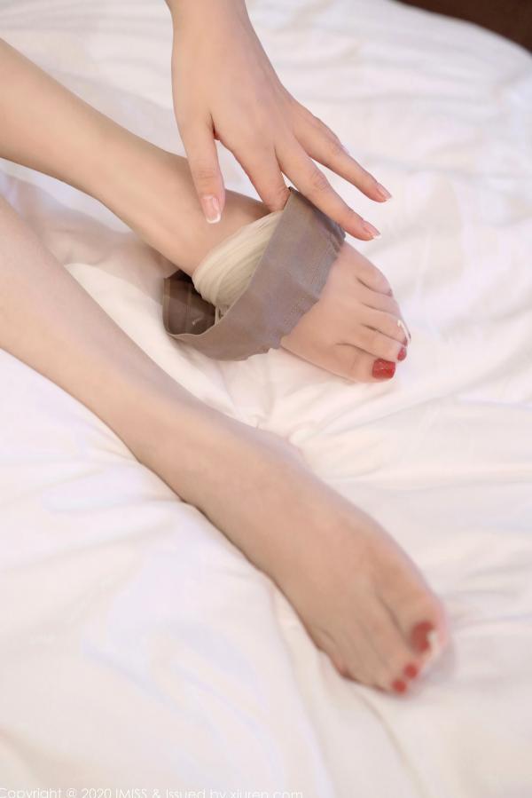    IMiss爱蜜社-485-Lavinia肉肉-蕾丝情趣内衣私房写真，极致美腿丝袜诱惑，居家氛围感女神第37张图片