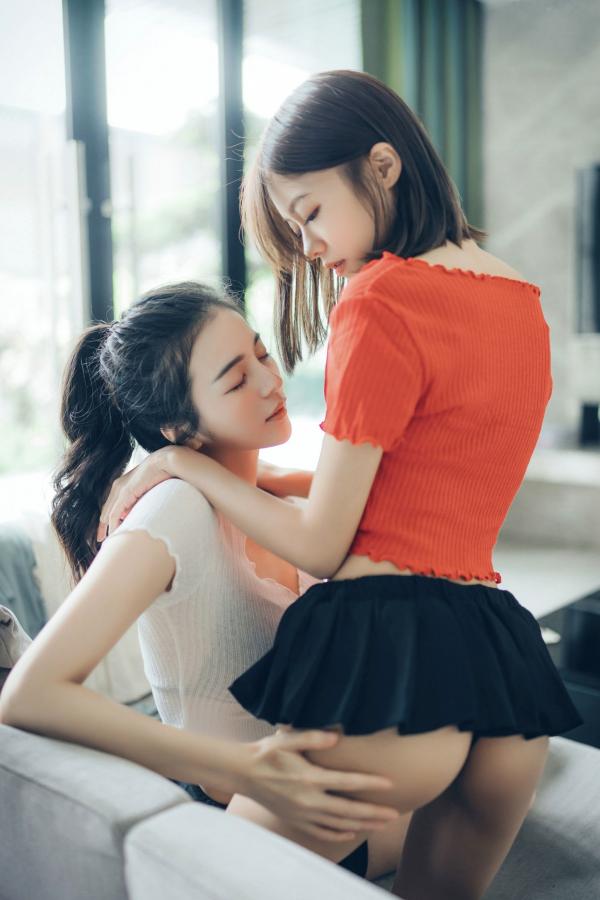    JVID-妍妍与辰辰-好色萝莉与巨乳御姐百合私房写真，唯美大尺度极致诱惑（2021.08.06）第12张图片