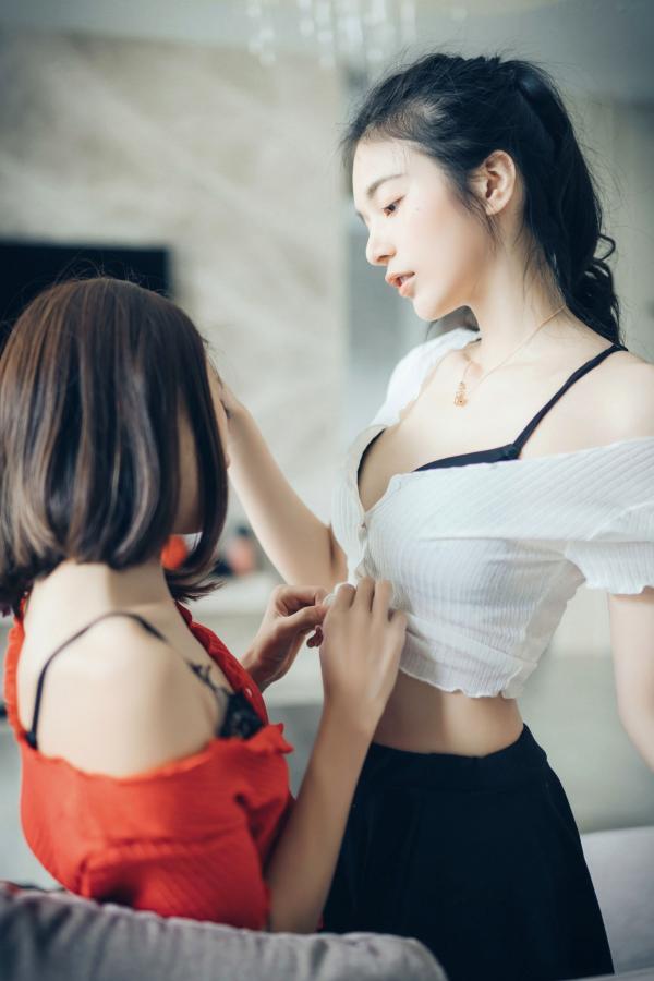    JVID-妍妍与辰辰-好色萝莉与巨乳御姐百合私房写真，唯美大尺度极致诱惑（2021.08.06）第14张图片