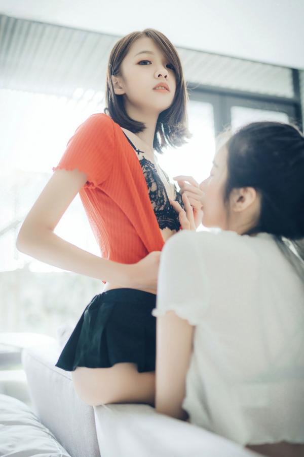    JVID-妍妍与辰辰-好色萝莉与巨乳御姐百合私房写真，唯美大尺度极致诱惑（2021.08.06）第17张图片