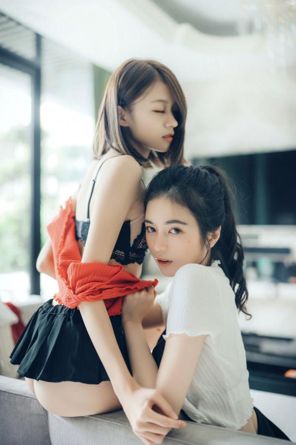    JVID-妍妍与辰辰-好色萝莉与巨乳御姐百合私房写真，唯美大尺度极致诱惑（2021.08.06）第18张图片