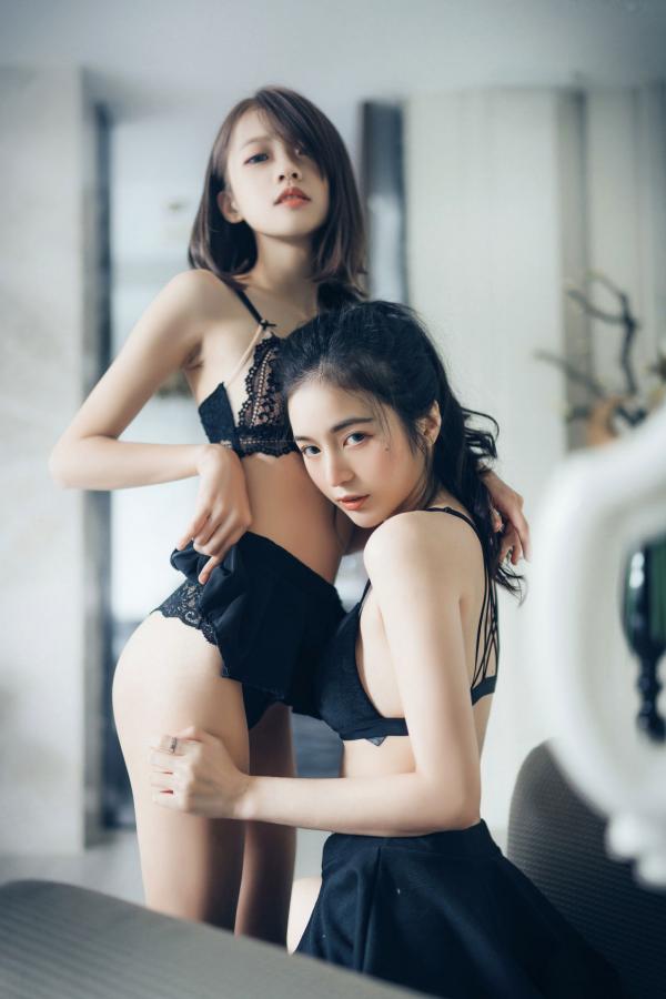    JVID-妍妍与辰辰-好色萝莉与巨乳御姐百合私房写真，唯美大尺度极致诱惑（2021.08.06）第25张图片