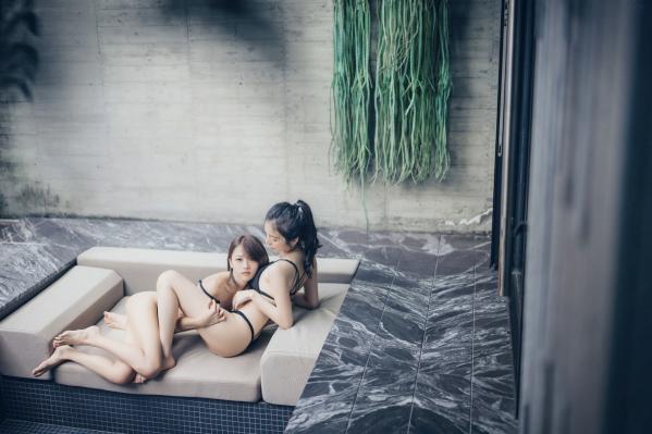   JVID-妍妍与辰辰-好色萝莉与巨乳御姐百合私房写真，唯美大尺度极致诱惑（2021.08.06）第35张图片