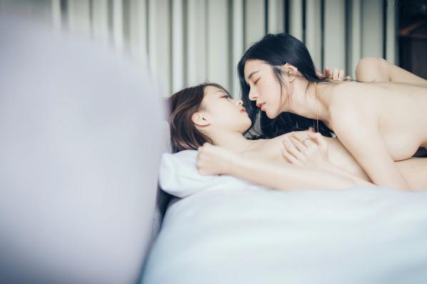    JVID-妍妍与辰辰-好色萝莉与巨乳御姐百合私房写真，唯美大尺度极致诱惑（2021.08.06）第62张图片