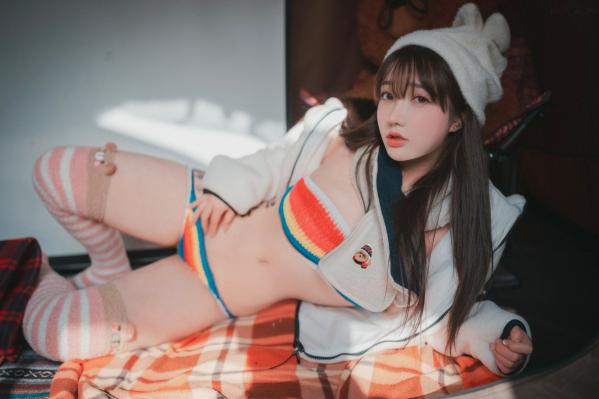    韩国美女孙乐乐-Son YeEun浪漫冬季露营私房写真，极致身材展露性感风情，户外帐篷女神诱惑大尺度套图第30张图片