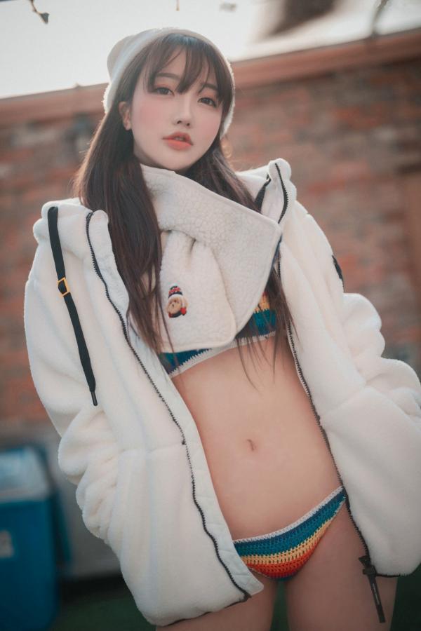    韩国美女孙乐乐-Son YeEun浪漫冬季露营私房写真，极致身材展露性感风情，户外帐篷女神诱惑大尺度套图第50张图片
